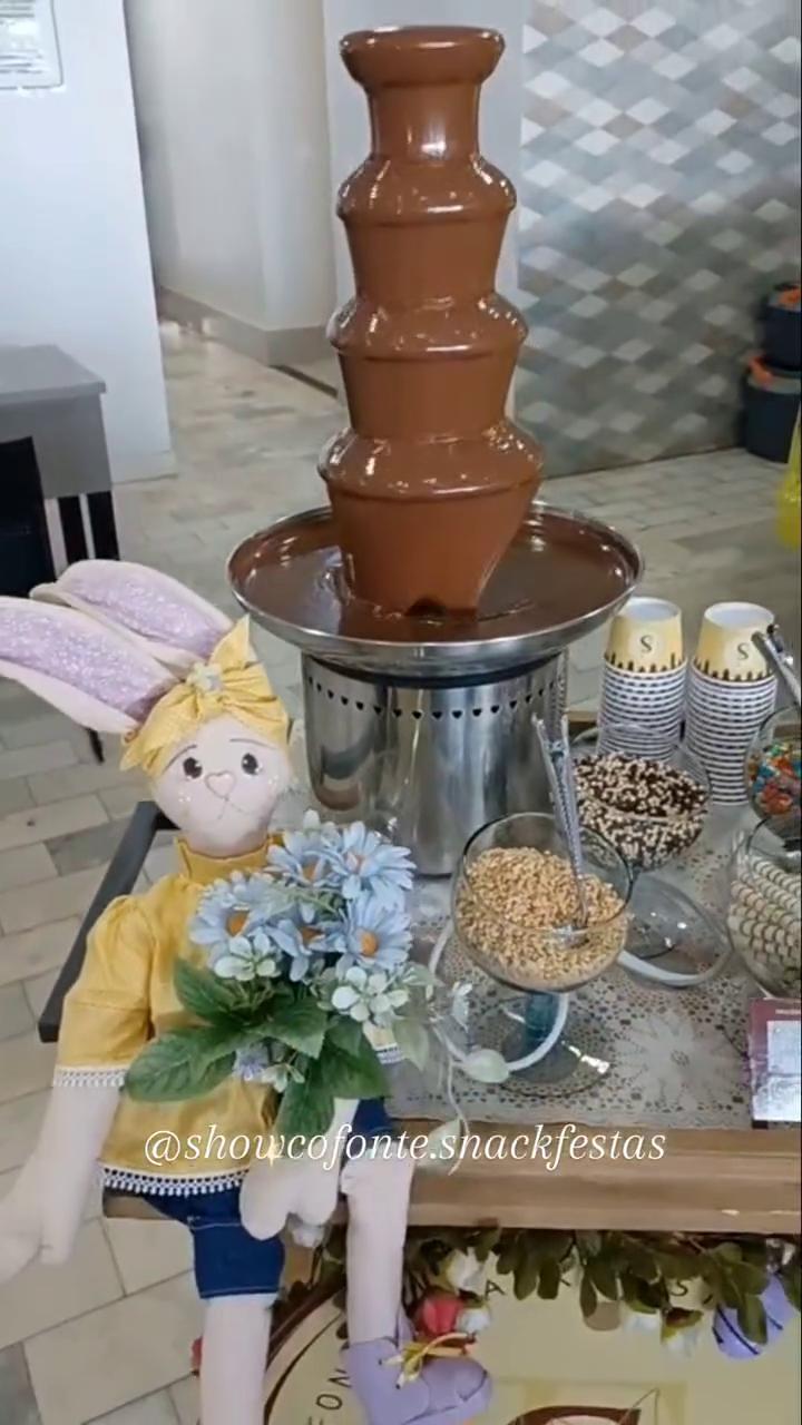 Cascata de chocolate em festa infantil Brasília